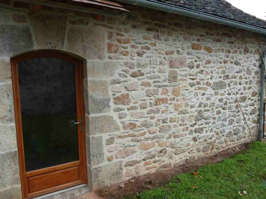 Joint à la chaux, façade en pierre dans l'Essonne